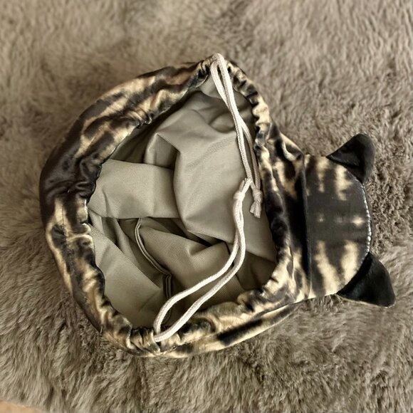 A Purrfect Christmas Gift!  Adorable Life-Like Cat Shaped Makeup Bag!  NWT - Picture 5 of 6